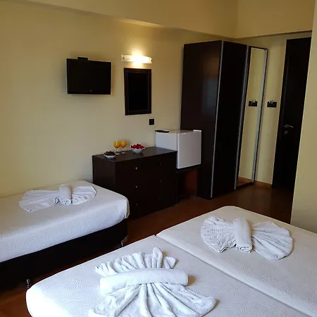 Sonia & - Adults Only Кос