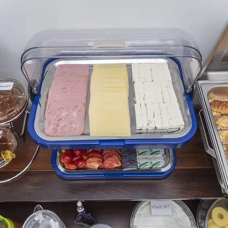 Sonia & - Adults Only