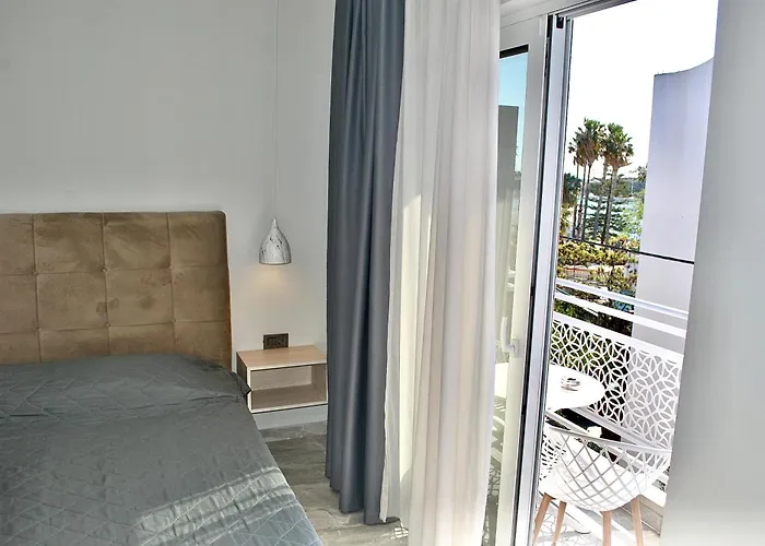 Sonia & - Adults Only